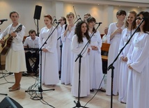 Modlitwę uwielbienia poprowadził działający przy lubelskiej wspólnocie zespół Razem za Jezusem