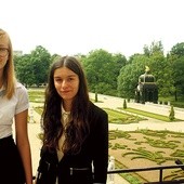  Od lewej: Jolanta Mrózek, Agnieszka Matejko – reprezentantki Małopolski w V Olimpiadzie „Myśli Jana Pawła II”