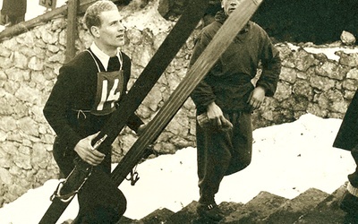  Stanisław Marusarz na skoczni narciarskiej. W tym roku mija 100 lat od urodzin legendarnego sportowca i kuriera AK 