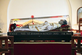  Relikwiarz św. Jana Bosko wędruje po całym świecie