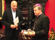  Arcybiskup otrzymał w prezencie m.in. „Encyklopedię Wrocławia”