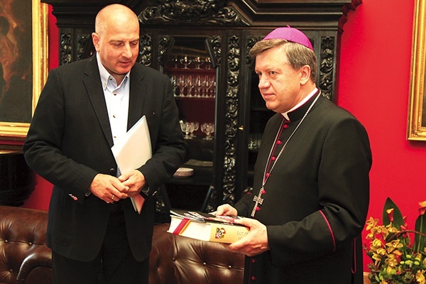  Arcybiskup otrzymał w prezencie m.in. „Encyklopedię Wrocławia”