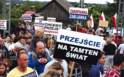  Mieszkańcy Mogilan chętnie i licznie biorą udział w kolejnych manifestacjach. 2 czerwca zapowiedzieli, że na kolejny protest też przyjdą