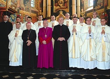 Zbiorowe zdjęcie w bazylice katedralnej