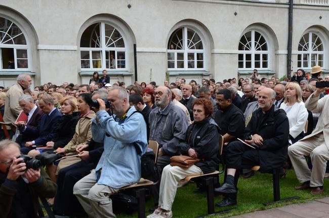 Kiko Argüello doktorem honoris causa KUL