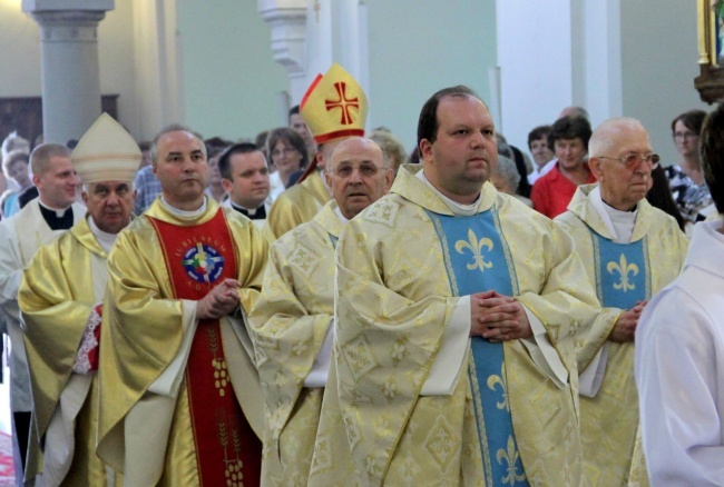 Tablica bp. Jana Obłąka w Borzęcinie