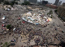 Eksplozja radości i śmigłowce nad Kairem