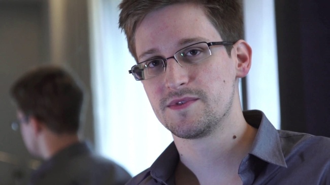 Snowden przerywa milczenie
