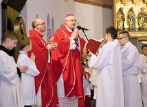 Eucharystię w intencji papieża koncelebrowali bp E. Dajczak, bp senior T. Werno oraz duszpasterze parafii katedralnej