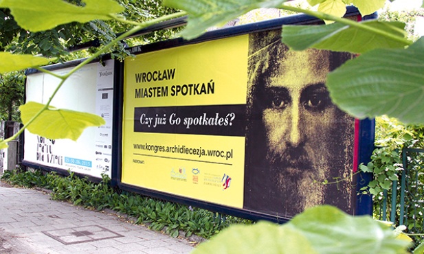  Jeden z billboardów nawiązuje do hasła promującego stolicę  Dolnego Śląska