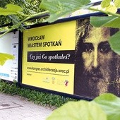  Jeden z billboardów nawiązuje do hasła promującego stolicę  Dolnego Śląska