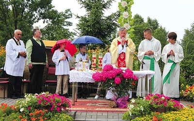 Deszcz nie przeszkodził w celebrze