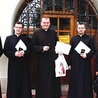  We wtorek 25 czerwca pięciu neoprezbiterów otrzymało pierwsze dekrety i legitymacje kapłańskie