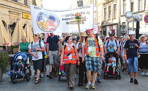  Na pielgrzymi szlak wyruszają wszyscy, od najmłodszych (jeszcze w wózkach) do najstarszych. Wyrusz i Ty!