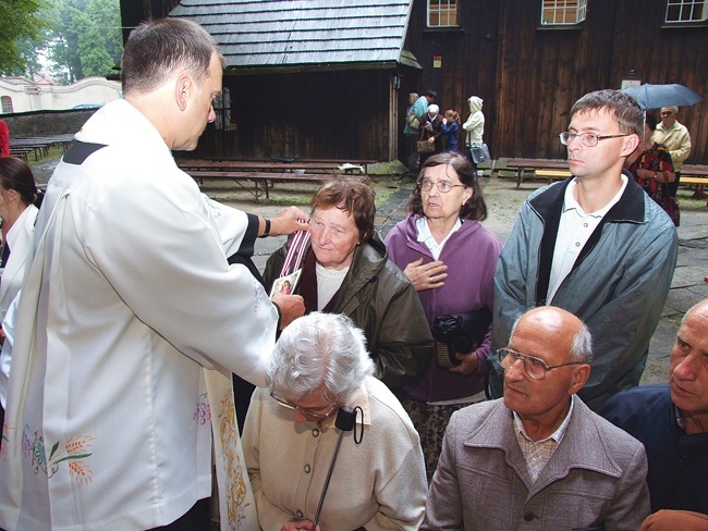 Przyjęcie do Bractwa Szkaplerza św. podczas wielkiego odpustu 