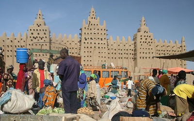 ONZ przejmuje dowództwo w Mali