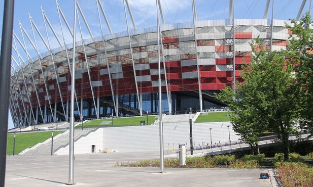 Takiego zgromadzenia modlących się tłumów Stadion Narodowy jeszcze nie widział