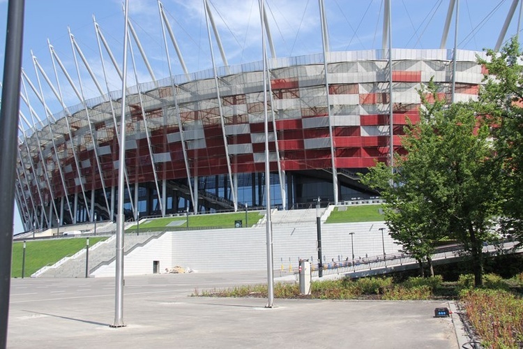 Takiego zgromadzenia modlących się tłumów Stadion Narodowy jeszcze nie widział