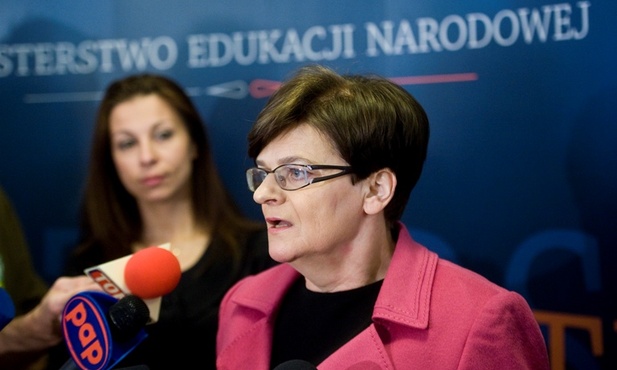Szefowa MEN manipuluje wynikami sondaży