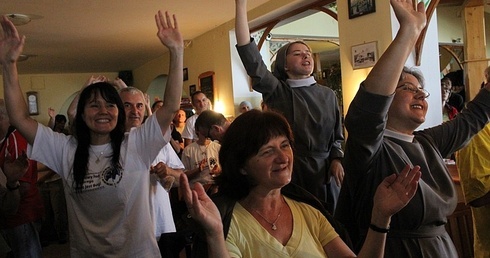 W schronisku na Hali Mizowej każdy uwielbiał Jezusa jak tylko potrafił