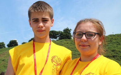 Mariusz i Patrycja są wolontariuszami na Festiwalu Młodych.