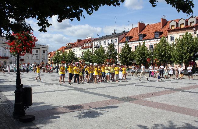 Koronka na płockim rynku