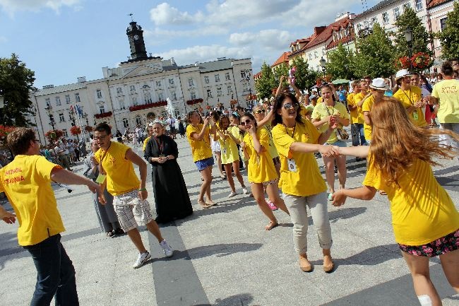 Koronka na płockim rynku