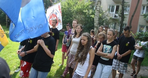 Bez płaszcza ani sandałów
