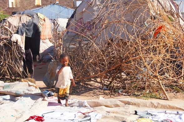 Sahel centralny: zniszczone szkoły, szpitale i miliony ludzi ratujących się ucieczką