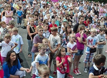  Przed sceną nie zabrakło najmłodszych parafian