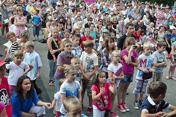  Przed sceną nie zabrakło najmłodszych parafian