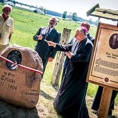 Na trakcie biskupim w Bałdach bp Jacek Jezierski poświęcił 3 nowe głazy