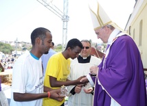 Na Lampeduzie Papież włożył kij w mrowisko