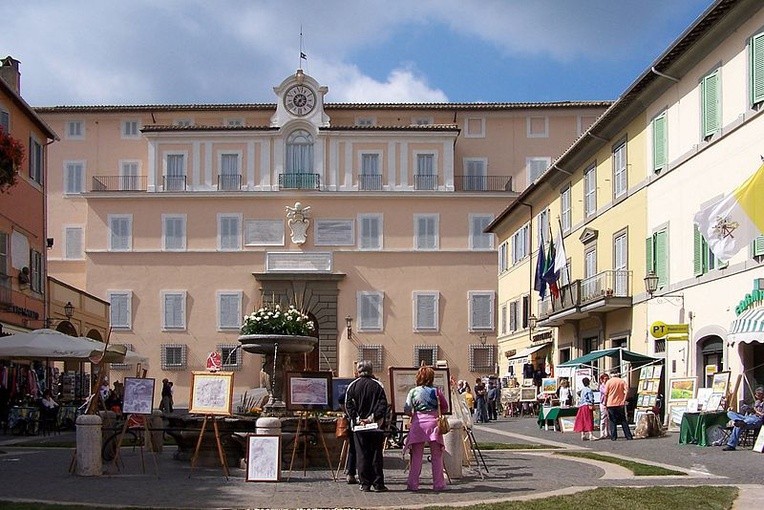 Papież odwiedzi Castel Gandolfo