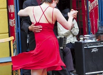 W każdej kawiarni w dzielnicy Boca profesjonalni tancerze tańczą tango