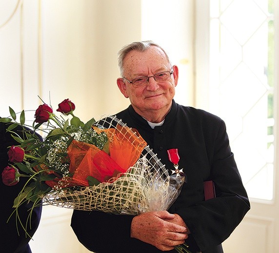  Koszęciński kapłan otrzymał jedno z najwyższych polskich odznaczeń