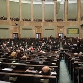 Sondaż: 40 proc. poparcia dla PiS