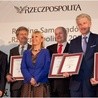 Minister rozwoju regionalnego i laureaci rankingu, wśród nich prezydent Płocka Andrzej Nowakowski 