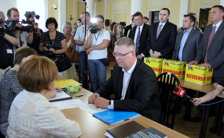 Za referendum