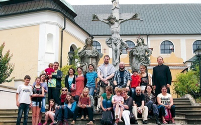   Dzień wyjścia z Grodowca. Specyficzne na tej pielgrzymce jest także to, że każdego dnia dołączają nowe osoby