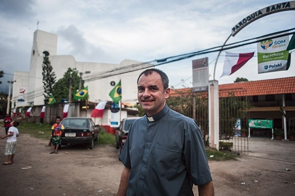 Padre Roberto, czyli ks. Robert Chrząszcz, proboszcz parafii Santa Luzia 