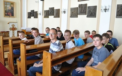 Uczestnicy rekolekcji powołaniowych w seminaryjnej kaplicy