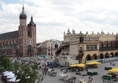 Korona wraca na wieżę krakowskiego kościoła mariackiego