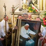 Portret bł. Jana Pawła II w prezencie od rodaków.