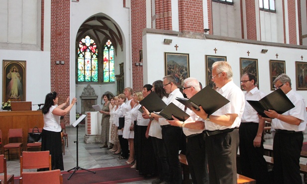 Uwaga, dobra muzyka w... chłodnej świątyni