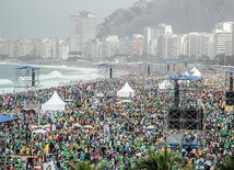 Ponad 3 mln ludzi modliło się na najbardziej znanej plaży Copacabana w czasie Mszy św. na zakończenie ŚDM w Rio de Janeiro