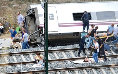 Służby ratownicze zjawiły się  już po kilku minutach od katastrofy i pracowały bardzo sprawnie. Kilkudziesięciu rannych wciąż pozostaje w szpitalach