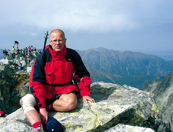 Szczyt im trudniej zdobyty, tym większą przynosi satysfakcję  – podkreśla K. Bywalec, na zdjęciu na Rysach (2503 m n.p.m.) 