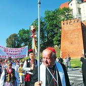 Pielgrzymie utrudzony drogą, złóż przed obliczem Czarnej Madonny wszystkie swoje troski i radości