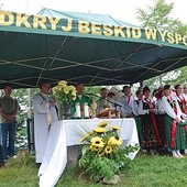 Tradycyjnym elementem każdej wyprawy w ramach akcji „Odkryj Beskid Wyspowy” jest Msza św. na górskim szlaku